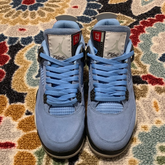 Air Jordan 4 UNC (University Blue) size 10 like new